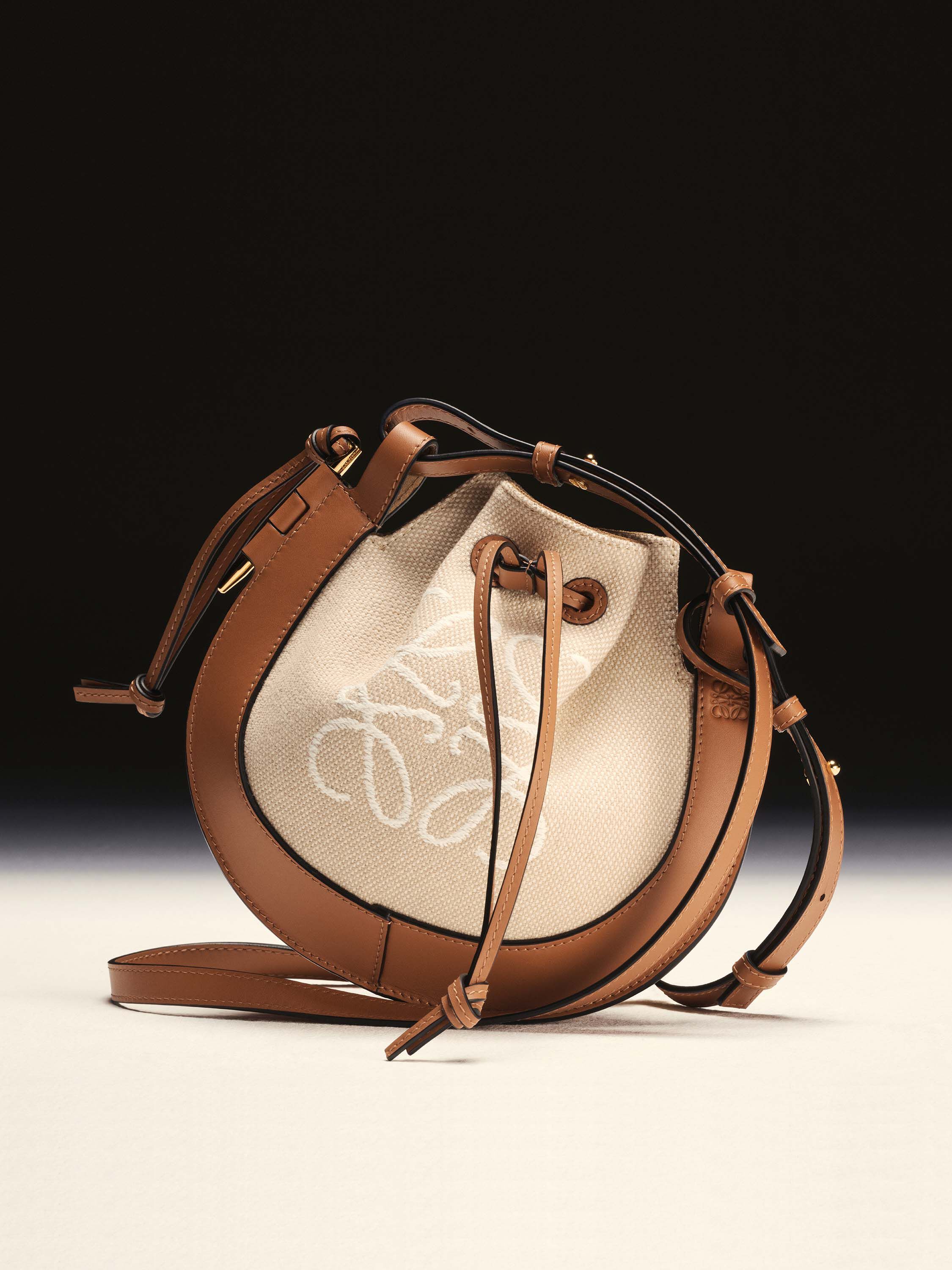 Loewe horseshoe clearance